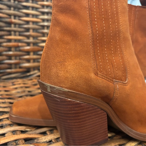 Vince Camuto Ackella caramel suede heeled Western boots in size 8 - Picture 4 of 13